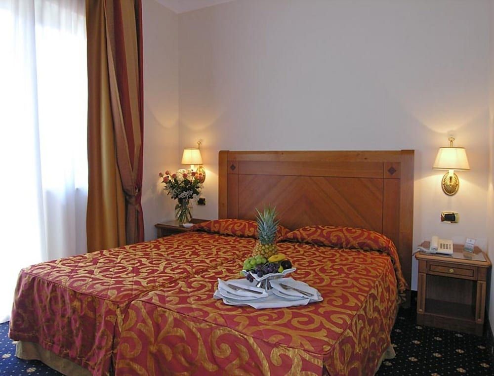 Pinewood Hotel Rome Standard Double or Twin Room 8