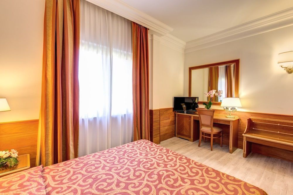 Pinewood Hotel Rome Standard Double or Twin Room 2