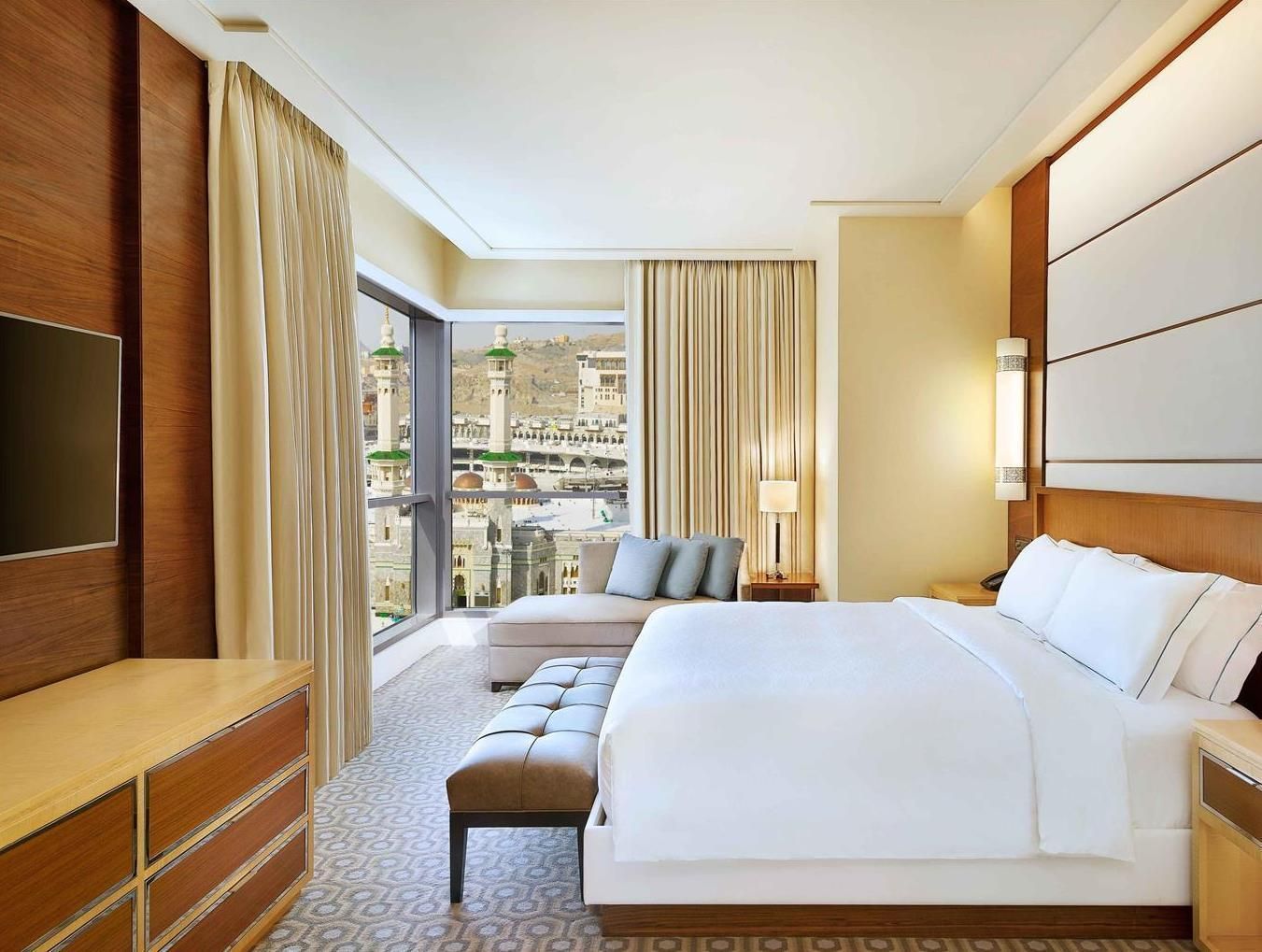 King Deluxe Suite Haram With Lounge Access