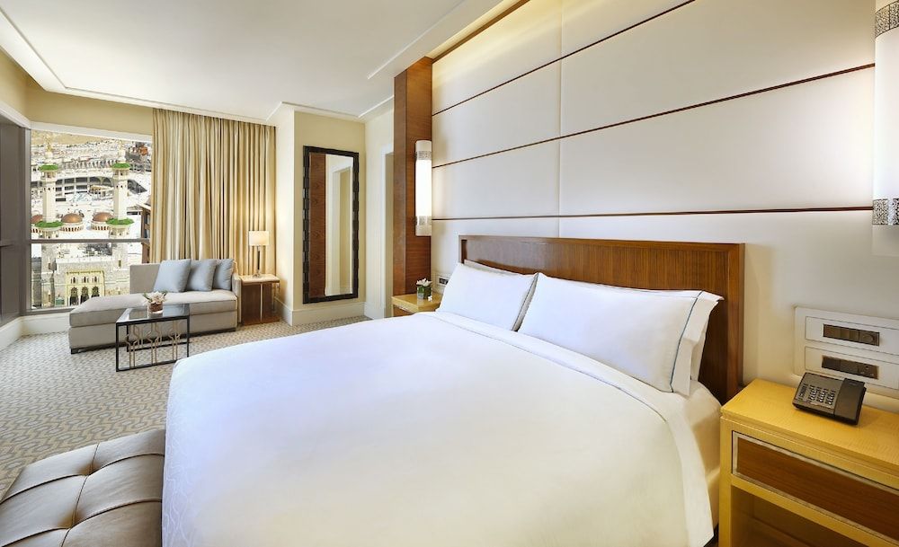 Deluxe Suite, 1 King Bed, Non Smoking (Haram View)