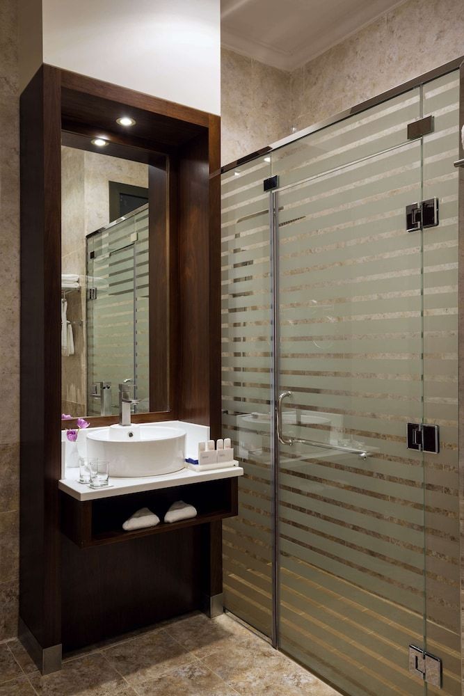 Radisson Blu Hotel, Buraidah Standard Room 5