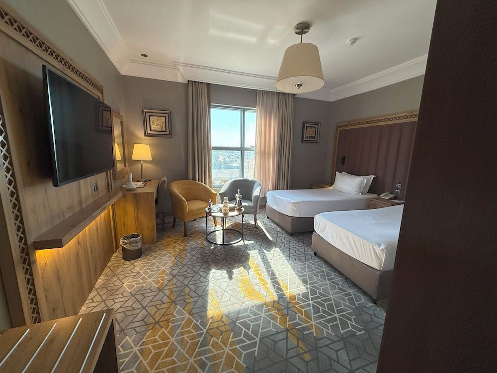 Crown Town Hotel Standard Twin Room 2