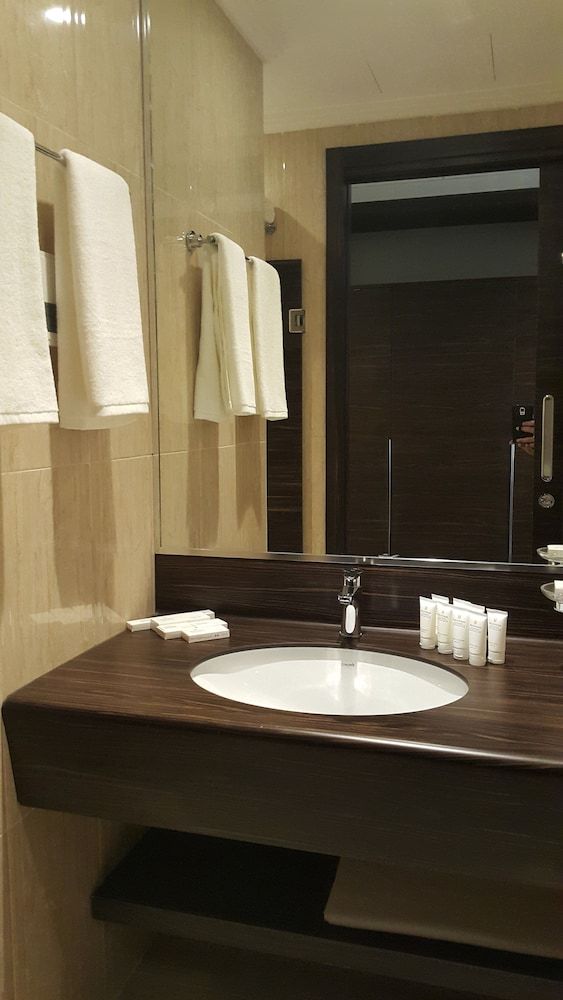 M Hotel Makkah by Millennium Standard Double Room, 1 King Bed 10