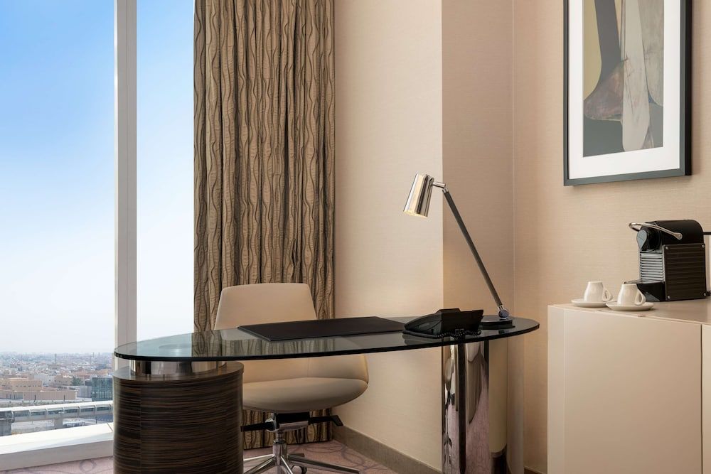 Hilton Riyadh Hotel & Residences Room, 2 Twin Beds 6