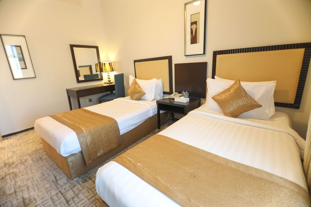 Platinum Park Serviced Apartments Deluxe Double or Twin Room, City View 3