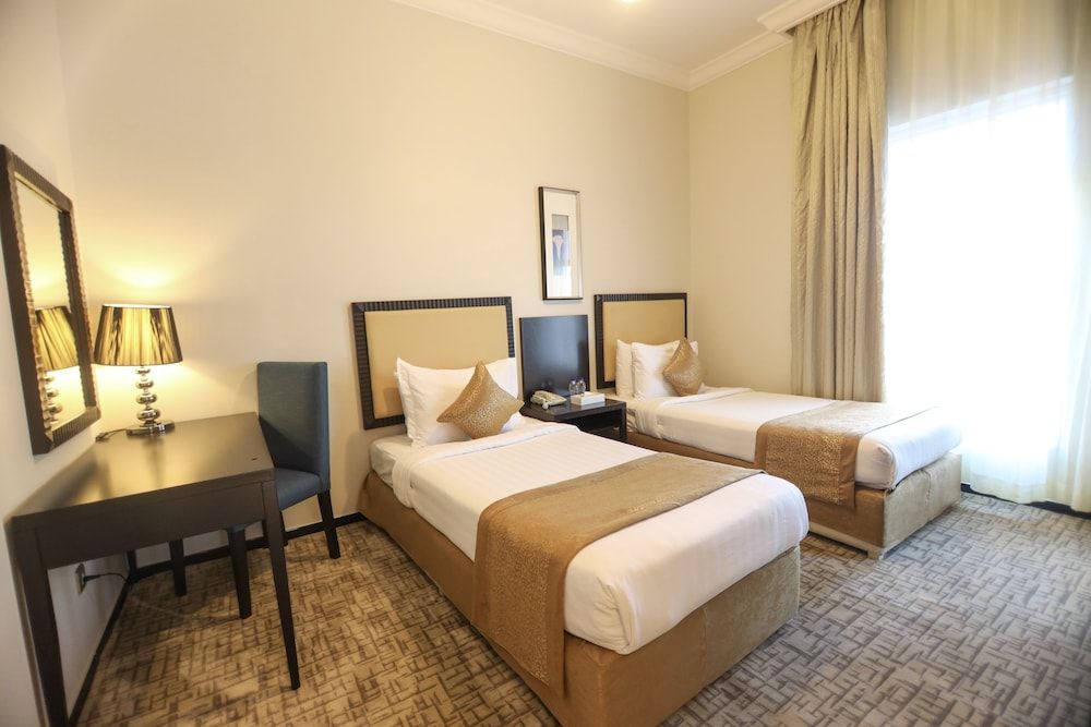 Platinum Park Serviced Apartments Deluxe Double or Twin Room, City View 2