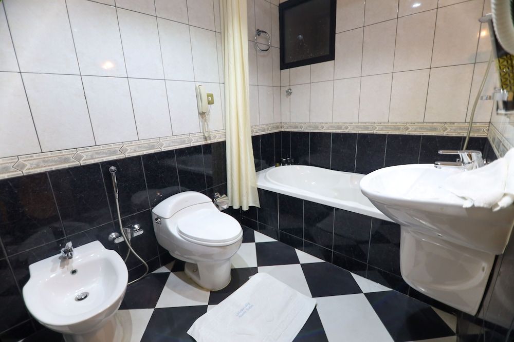 Platinum Park Serviced Apartments Deluxe Double or Twin Room, City View 5