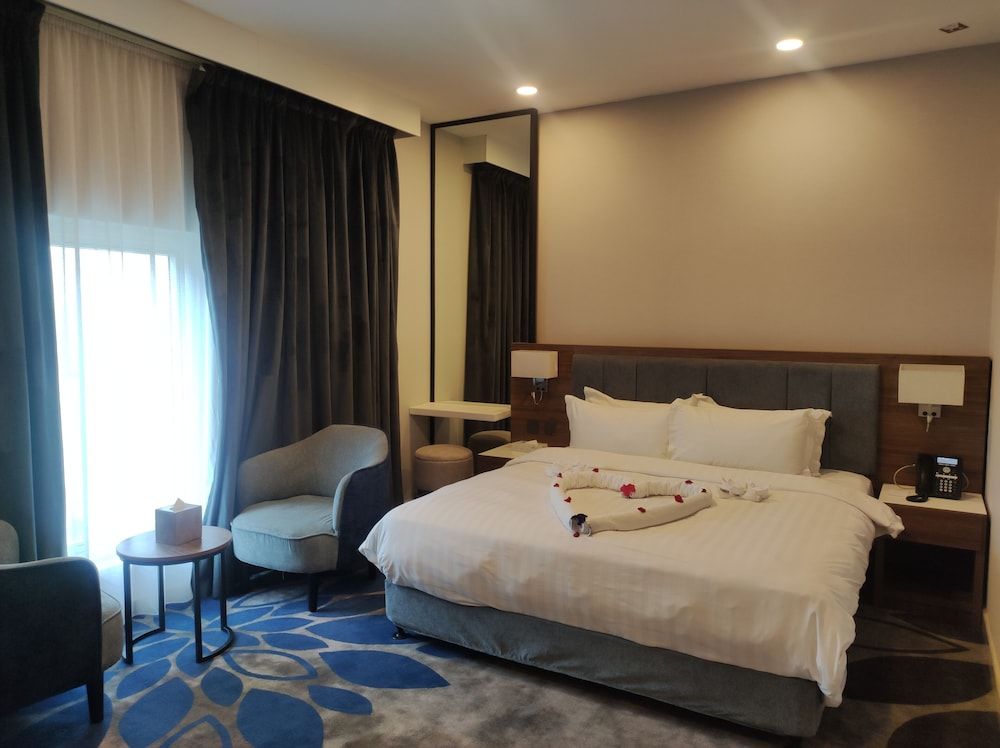 Warwick Al Jubail Hotel Executive Room, 1 King Bed, Sea View 2