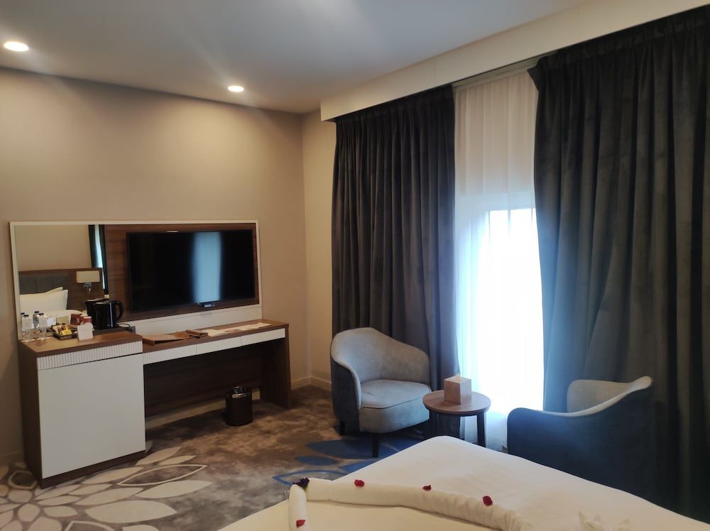 Warwick Al Jubail Hotel Executive Room, 1 King Bed, Sea View 11
