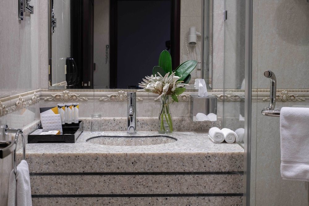 Warwick Al Jubail Hotel Standard Room 5