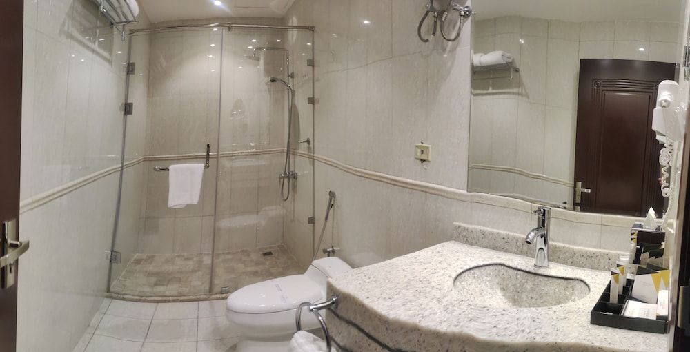 Warwick Al Jubail Hotel Family Suite, 2 Bedrooms, Sea View 6