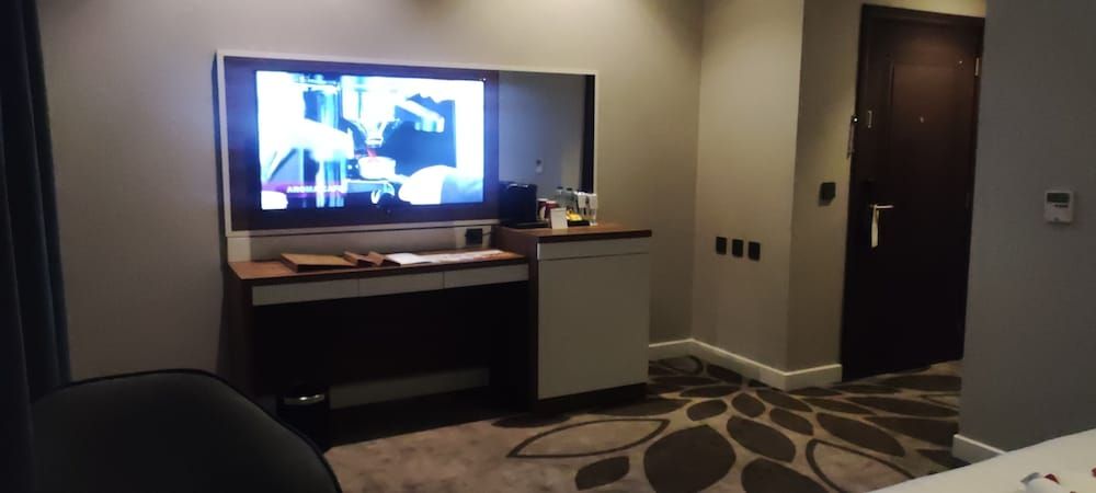 Warwick Al Jubail Hotel Standard Room 7