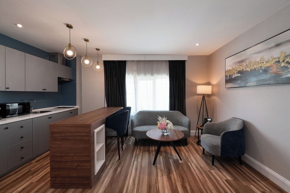 Warwick Al Jubail Hotel Family Suite, 2 Bedrooms, Sea View 3