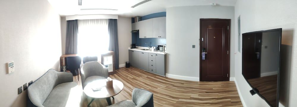 Warwick Al Jubail Hotel Family Suite, 2 Bedrooms, Sea View 12