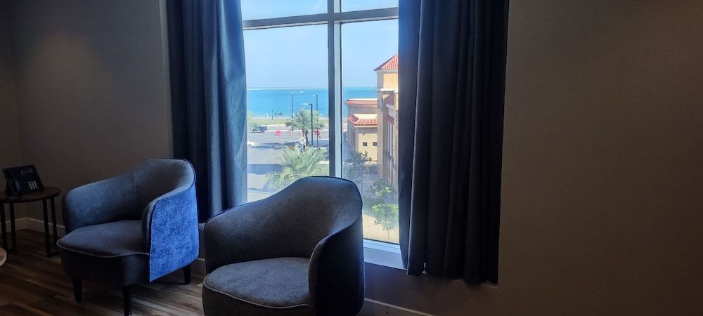 Warwick Al Jubail Hotel Family Suite, 2 Bedrooms, Sea View 11
