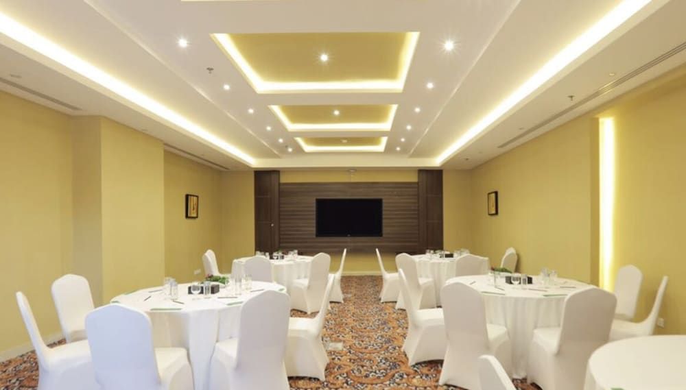 undefined Gloria Inn Hotel 6