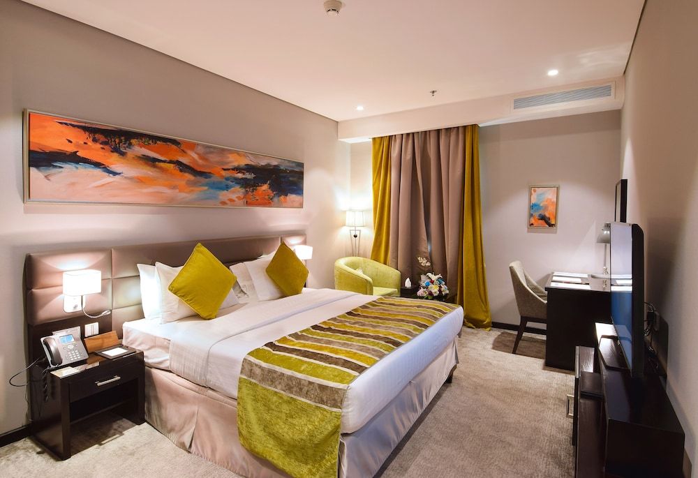 Best Western PLUS Fursan Hotel Superior Room, 1 King Bed, Smoking 2