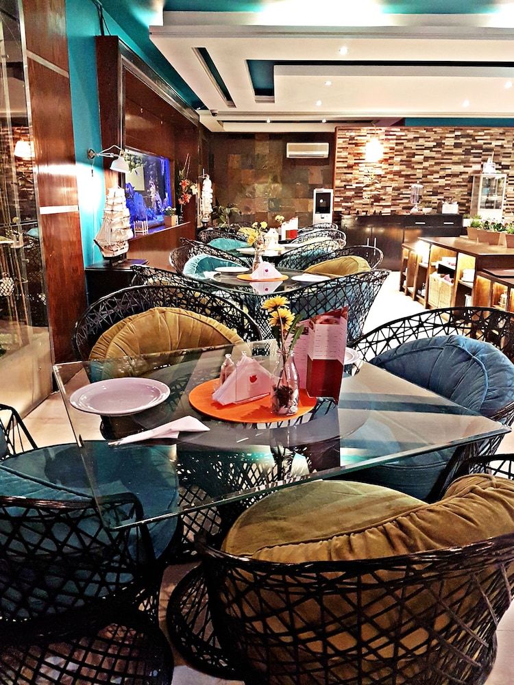 undefined Aquarium Hotel 4