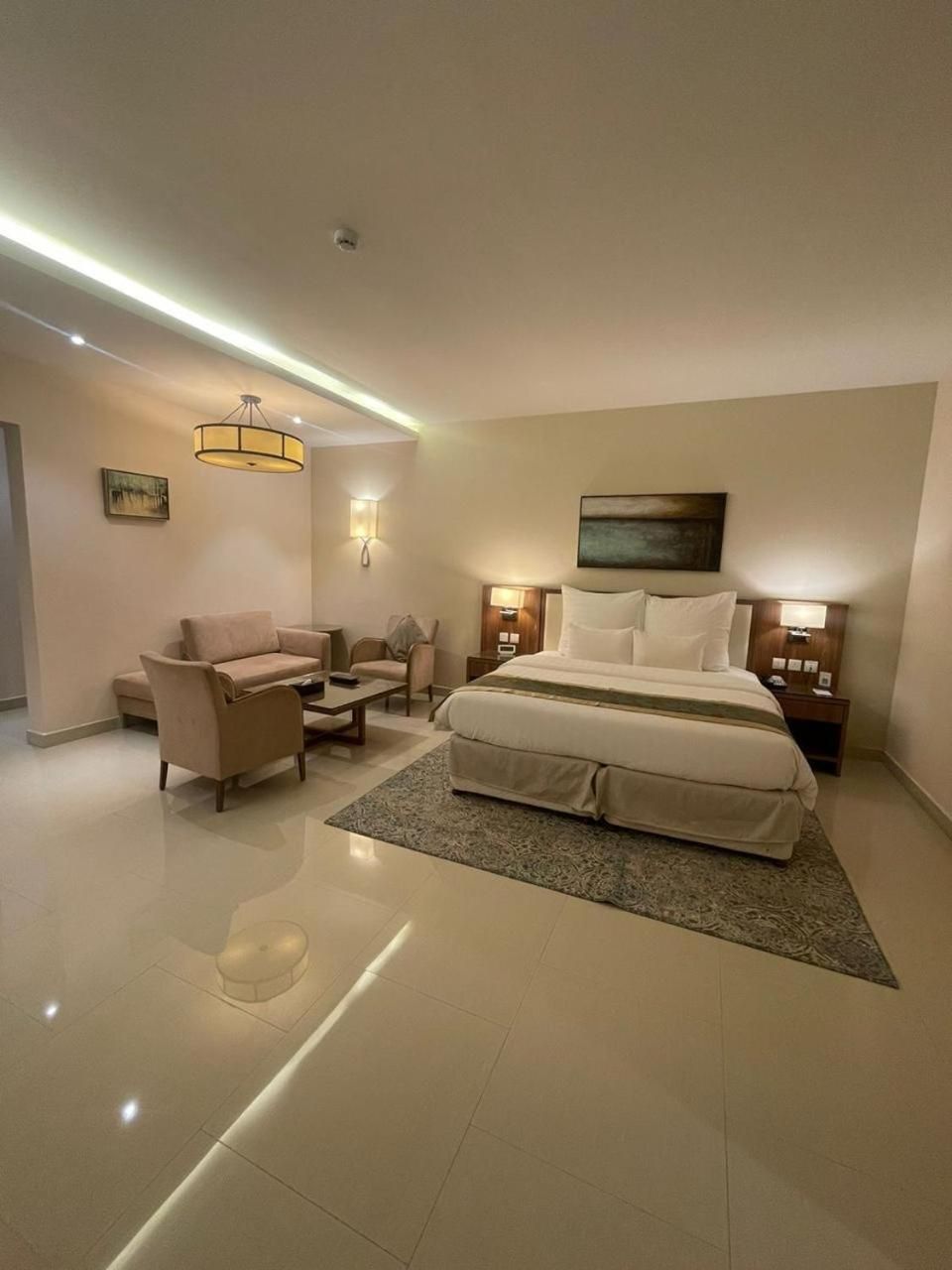 Suite - 1 King Bed, Nonsmoking