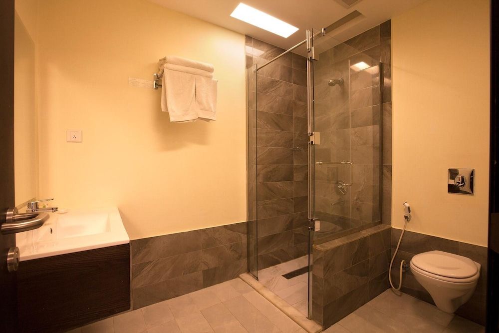 Grand Lily Hotel Suites Junior Suite, 1 Bedroom 3