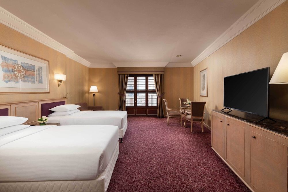 Club Room with Two Twin Beds
