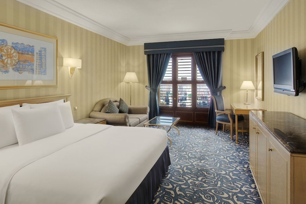 Makkah Hotel Guest Room with One King Bed