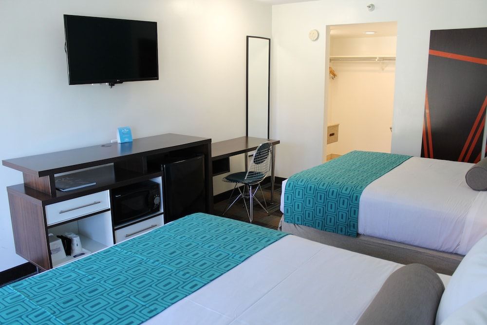 undefined Howard Johnson by Wyndham San Diego Hotel Circle 8