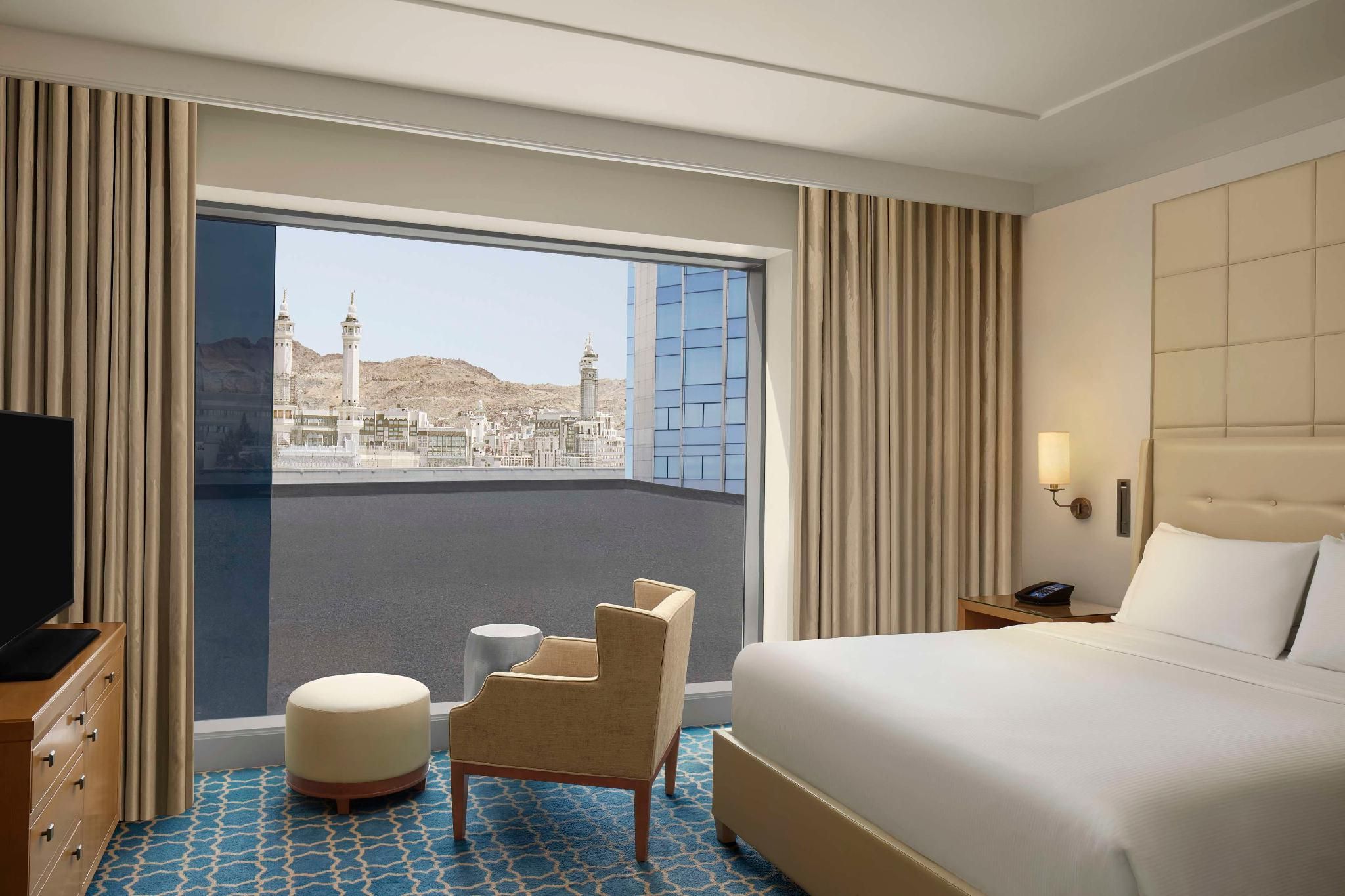 KING EXECUTIVE SUITE WITH HARAM VIEW