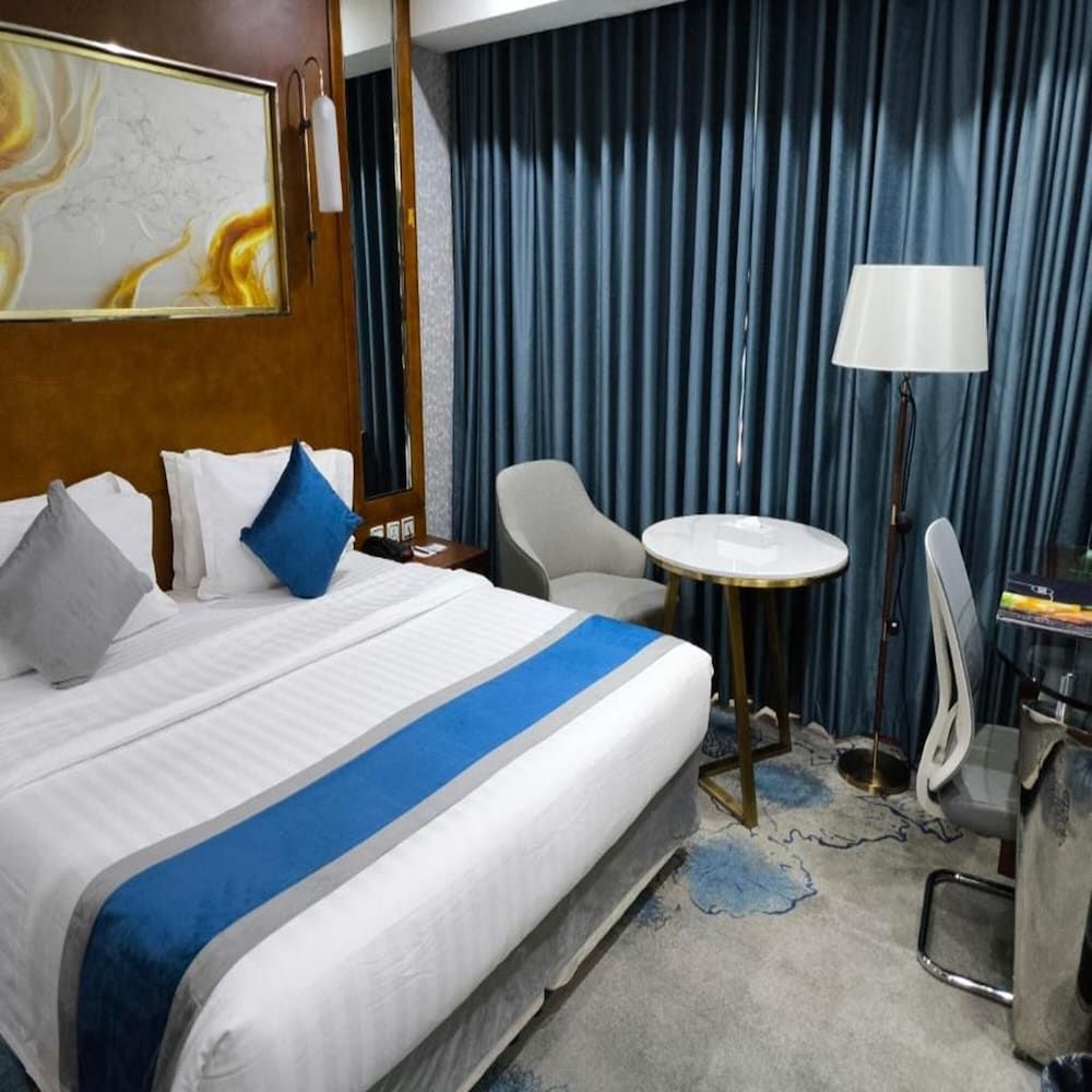Dabab Hotel by Warwick Standard Room, 1 King Bed 3