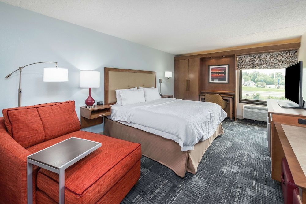 One king size bed with a chaise lounge