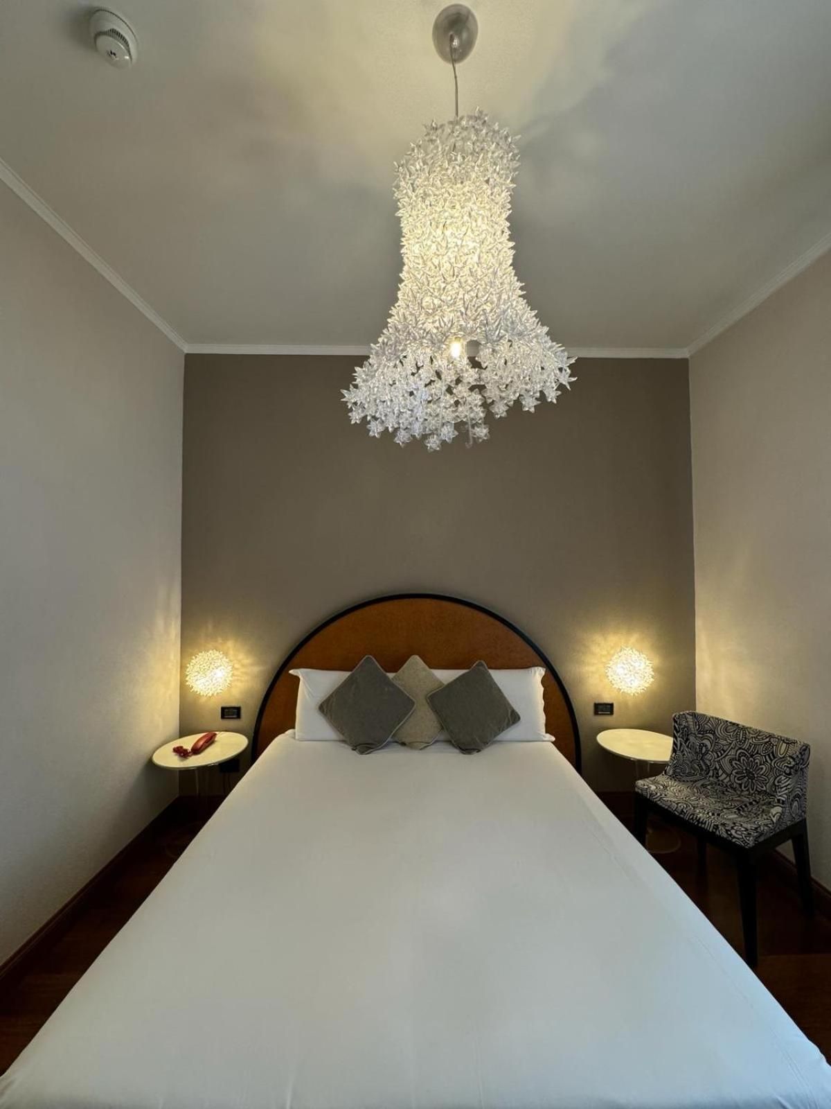 Double Room for Single Use