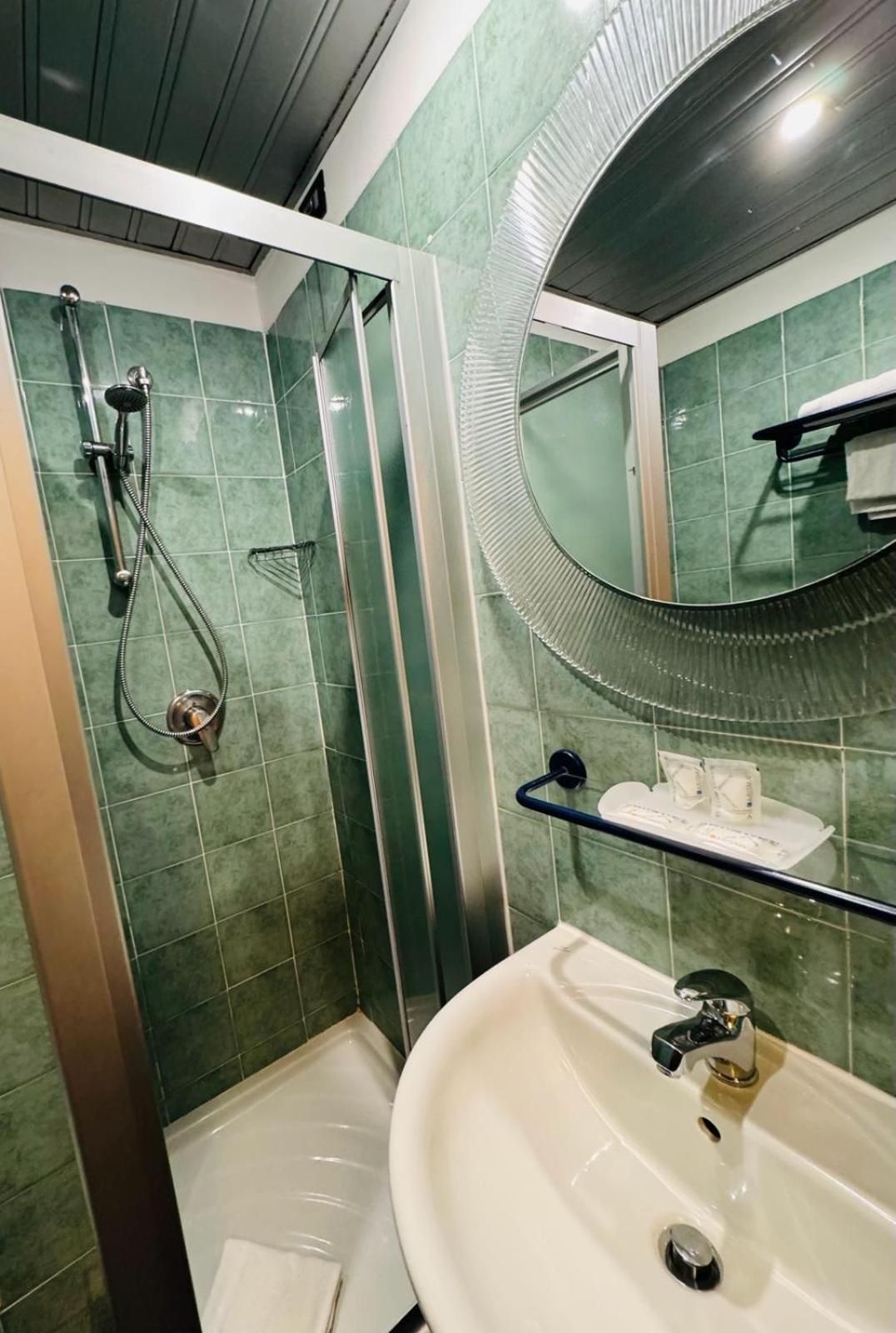 Double Room for Single Use