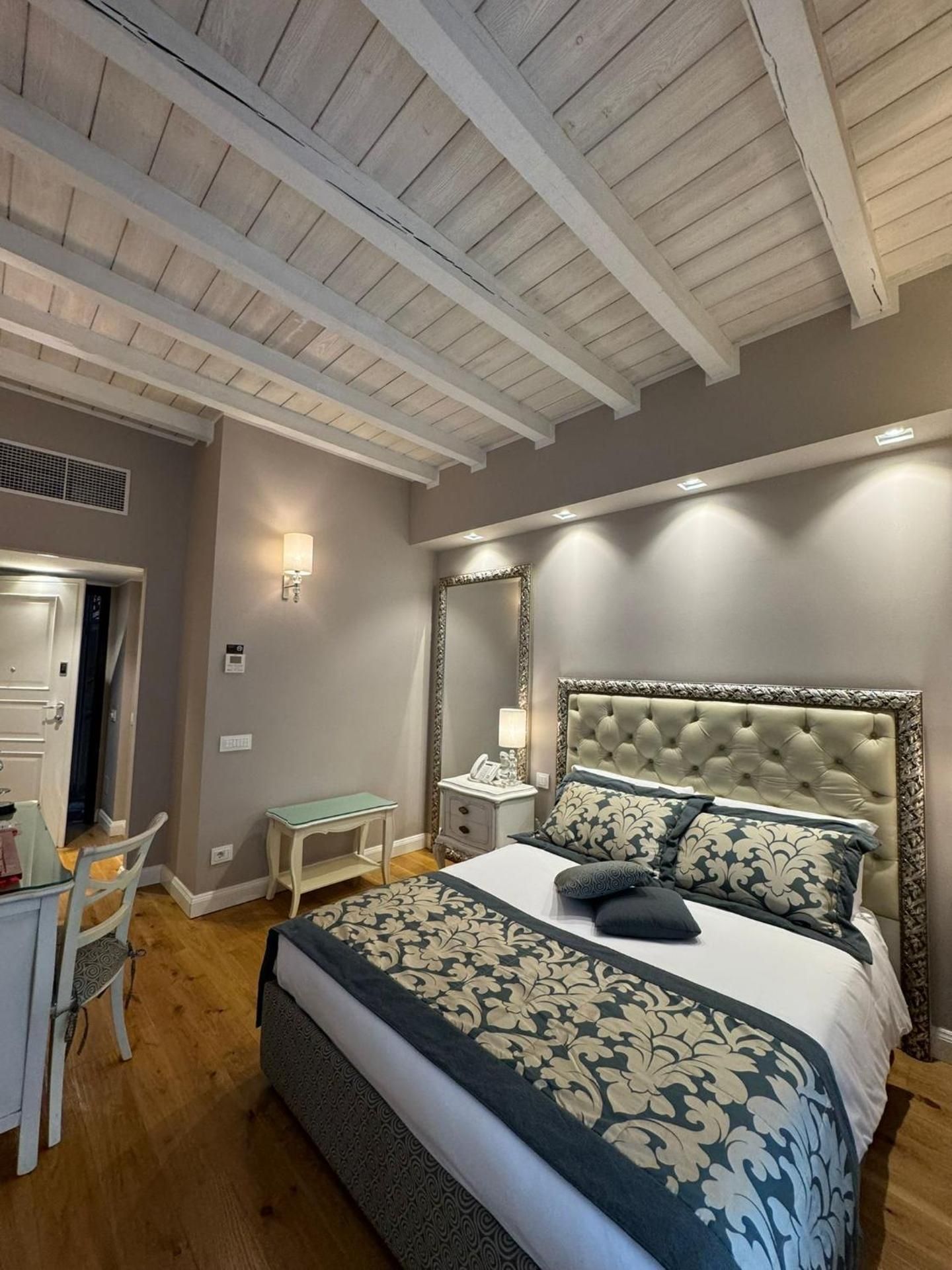 Deluxe Room Single Use