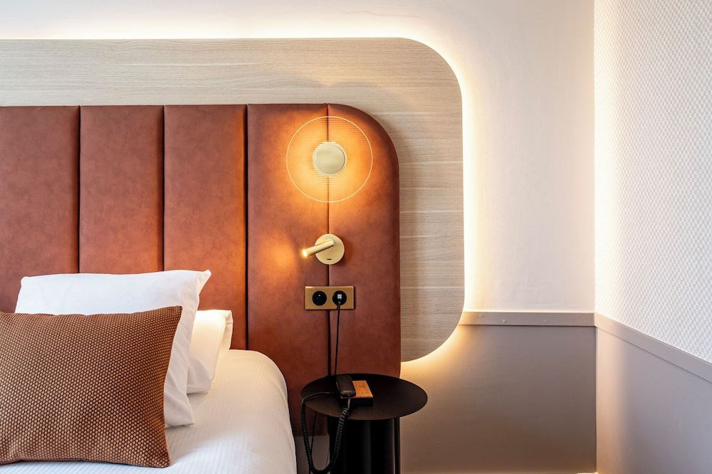 Suite, 1 King Bed with Sofa bed