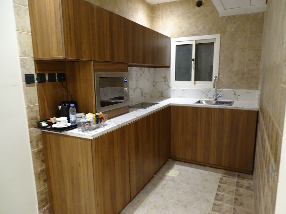 undefined Comfort Inn Taawn 4