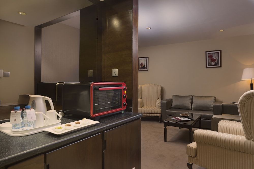 Razana Al Rowdah Studio 11