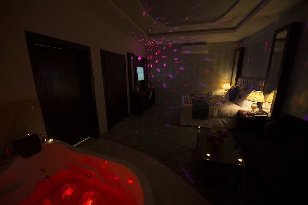 Honeymoon Suite