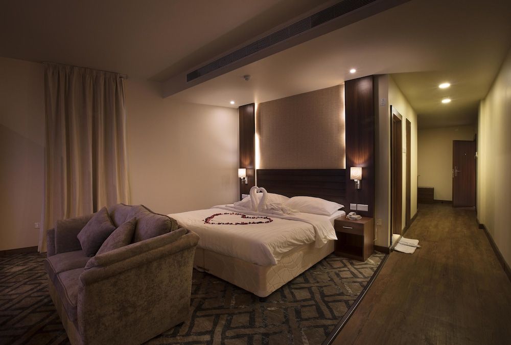 Lily Hotel Suite Mubarraz Studio, 1 King Bed 2