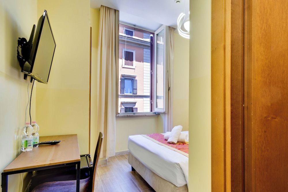 Hotel Terminal Economy Double Room 6