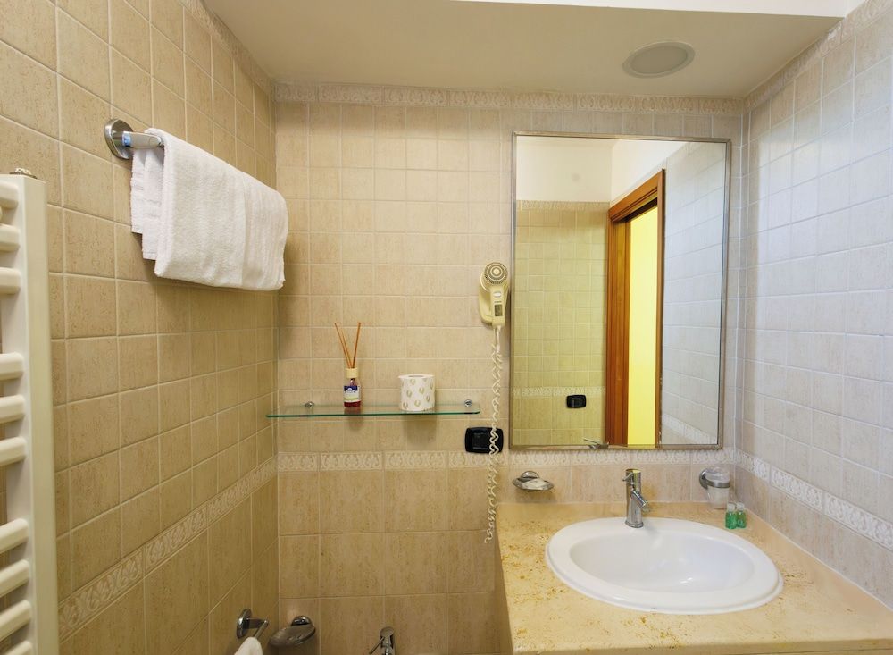 Hotel Terminal Double Room 8