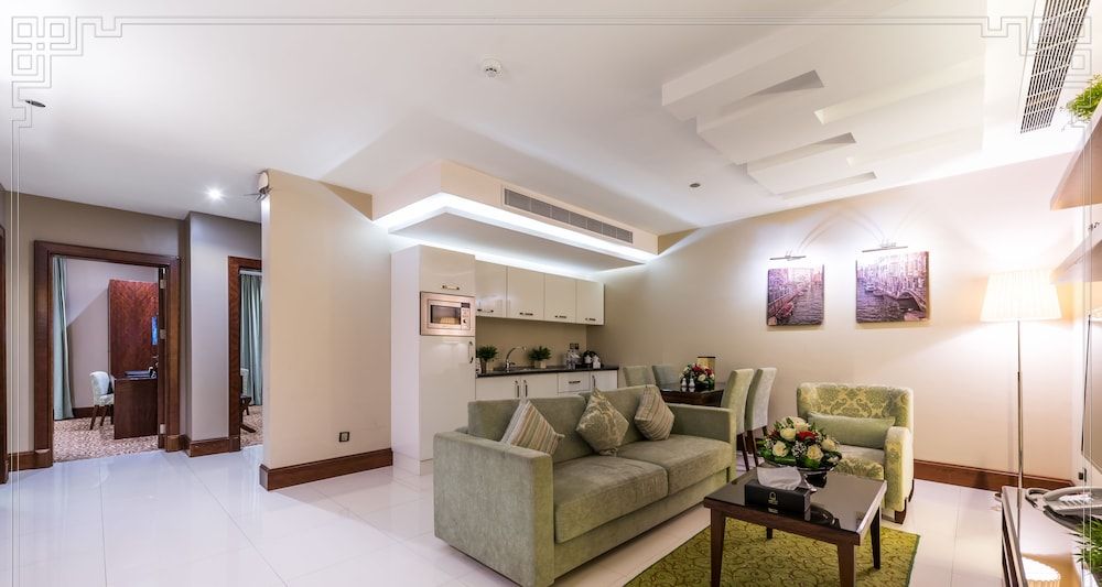 Western Lamar Hotel Family Suite, 2 Bedrooms, 2 Bathrooms 3