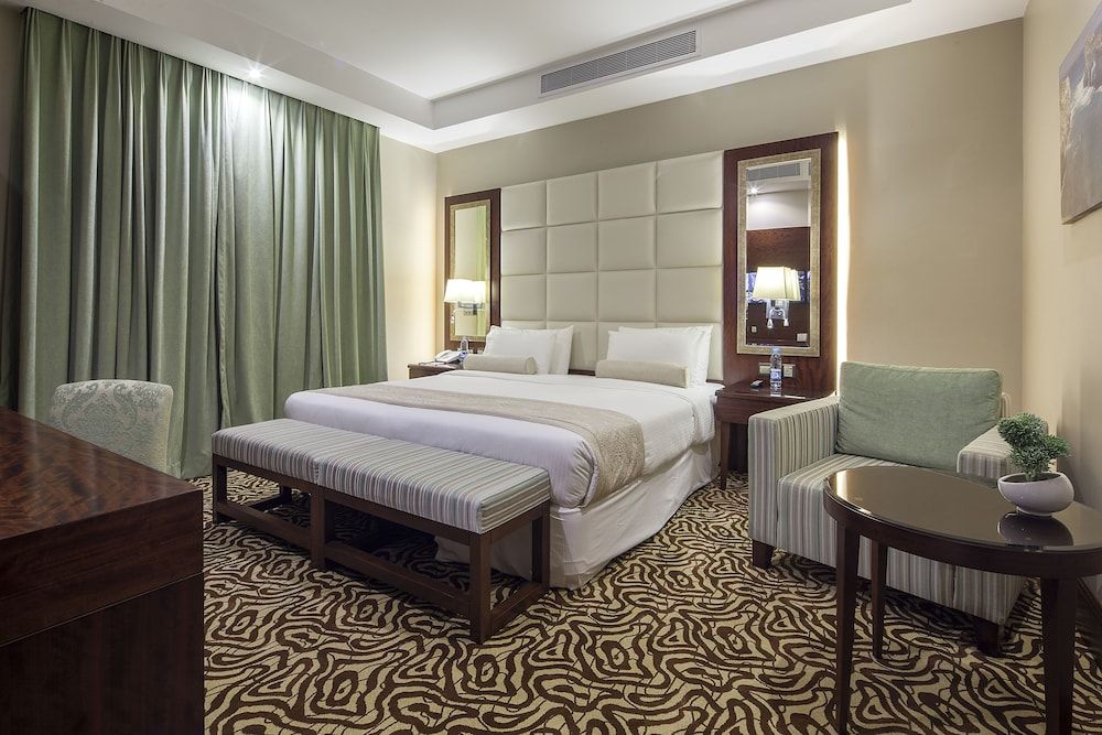 undefined Western Lamar Hotel 4