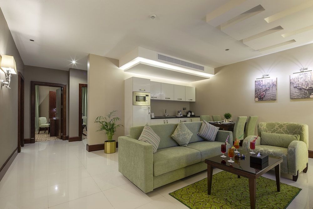 undefined Western Lamar Hotel 9