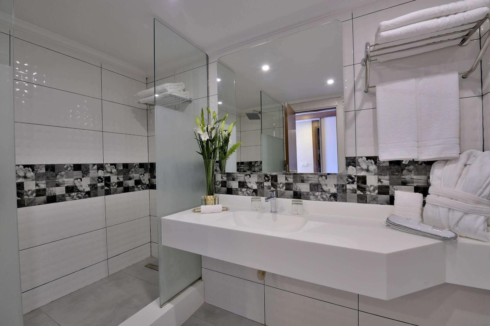 Deluxe Room Twin or Double Bed City View