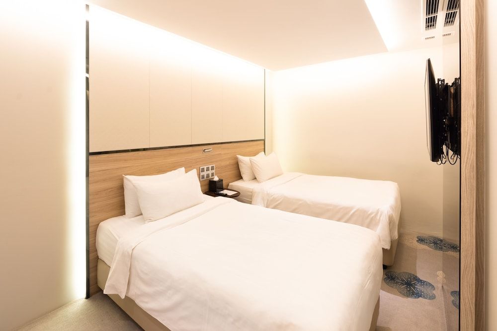 Superior Twin Room without windows