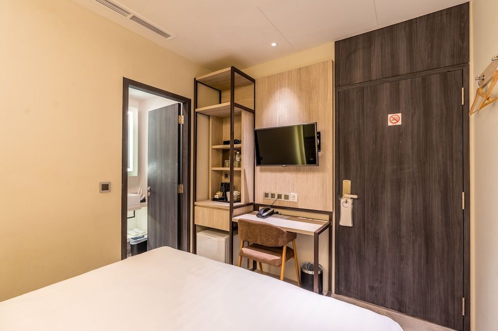 The Quay Hotel Superior Double Room without windows 5