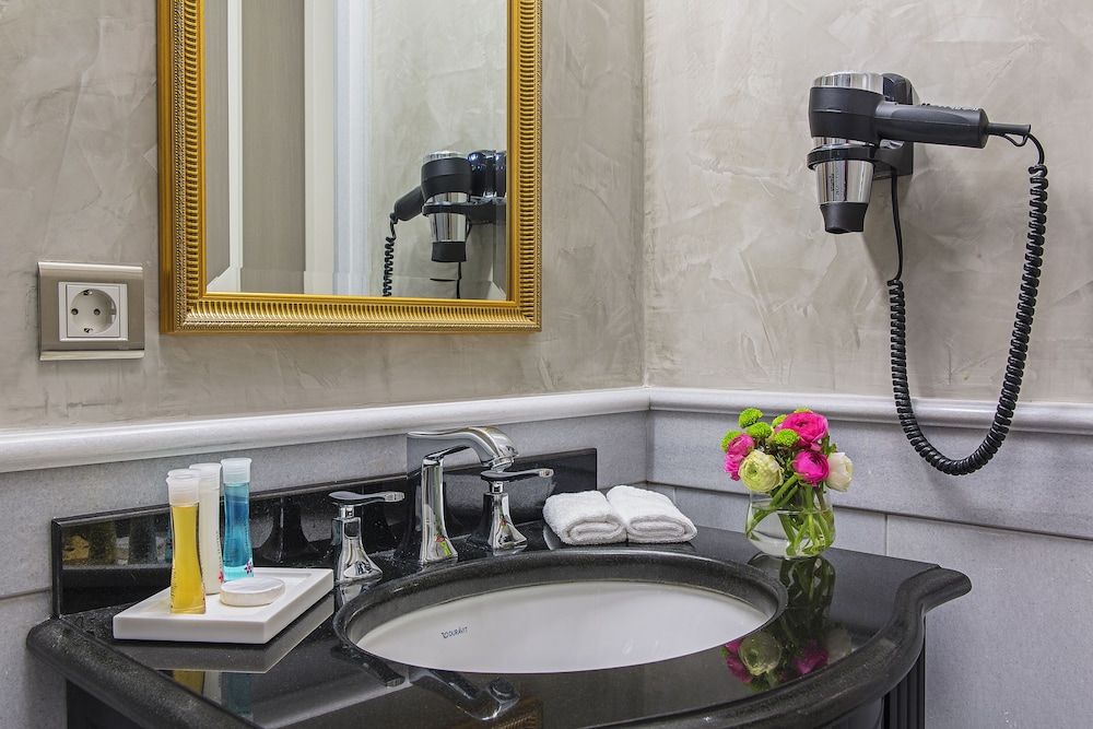 Meroddi Bagdatliyan Hotel Deluxe Room, 1 King Bed 4