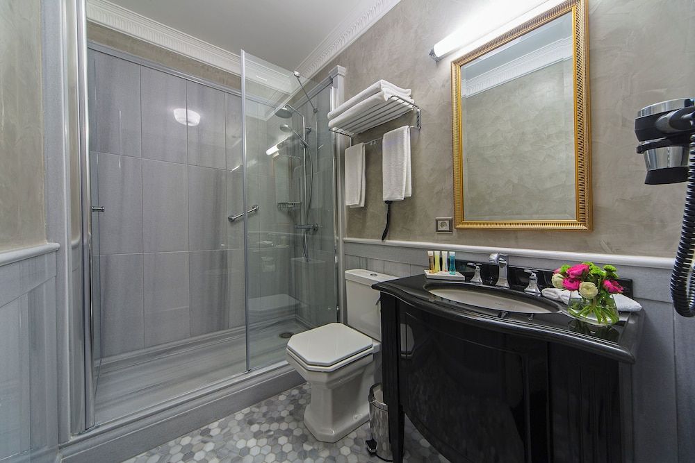 Meroddi Bagdatliyan Hotel Deluxe Room, 1 King Bed 6