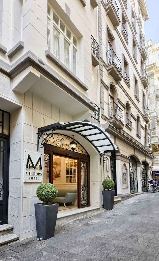 undefined Mirrors Hotel 6