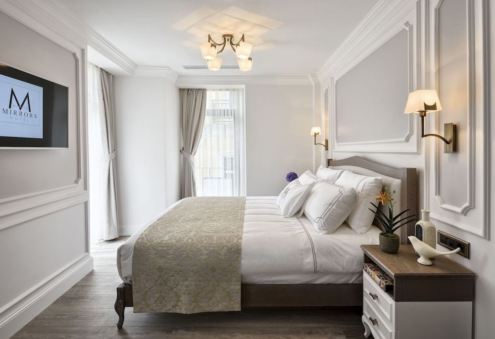 undefined Mirrors Hotel 9